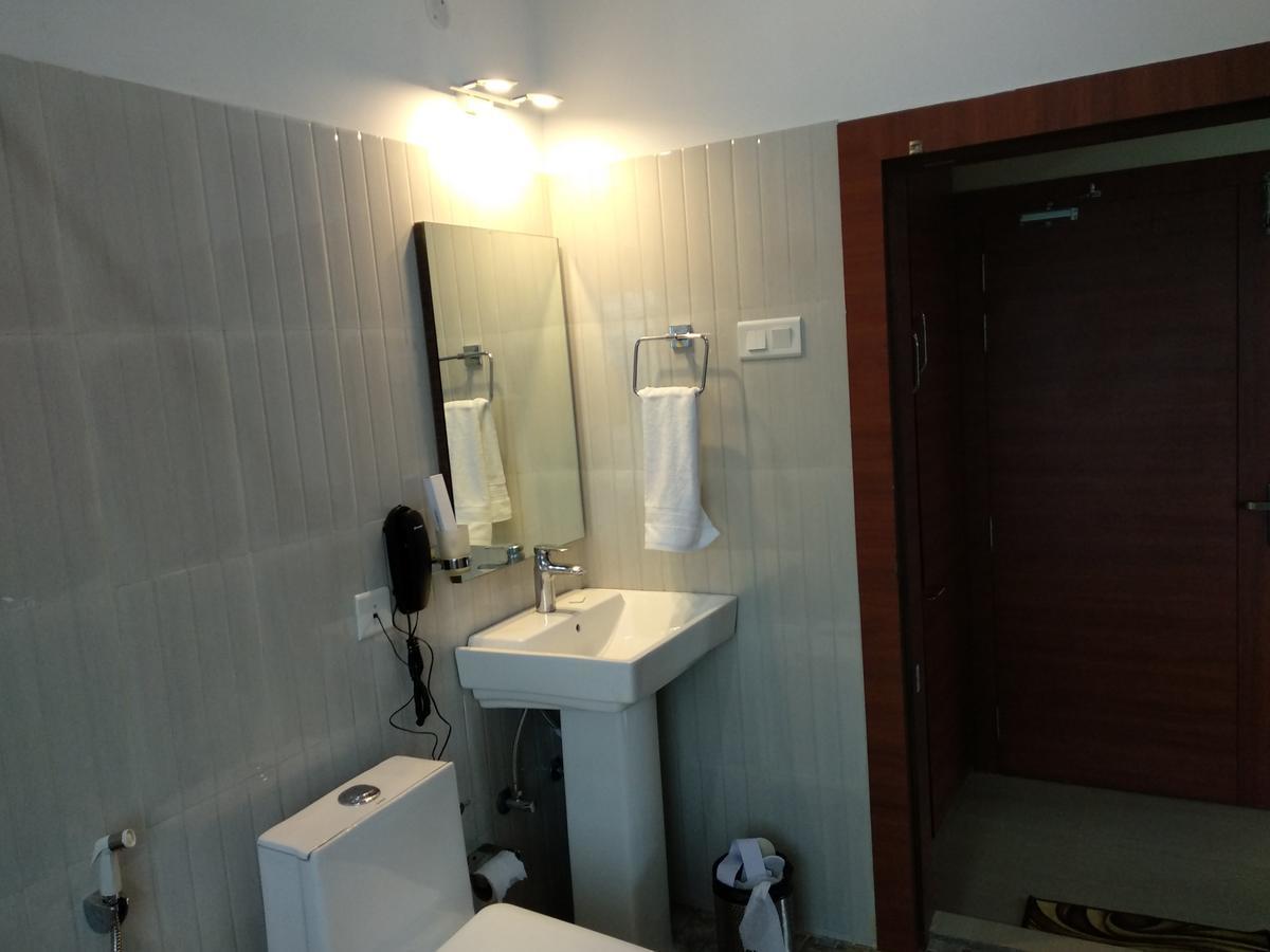 La Vue Resort Kāziranga Extérieur photo