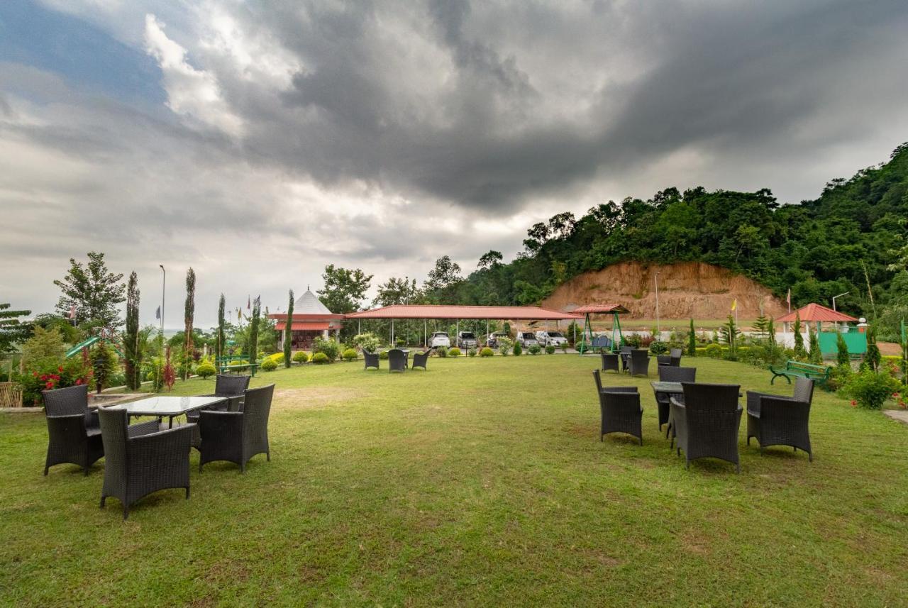 La Vue Resort Kāziranga Extérieur photo